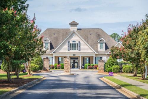 Apartments-in-Fayetteville-NC-Stone-Ridge-Apartments-in-Fayetteville-Community-Entrance-to-Leasing-Center-2