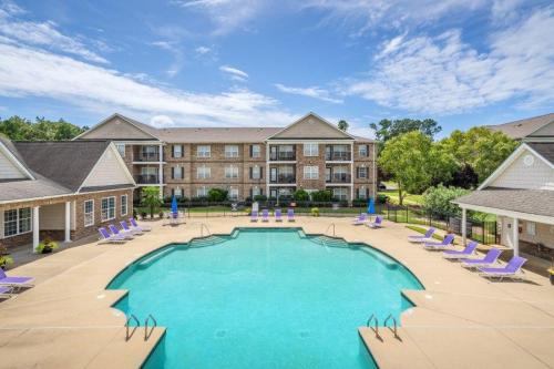 Apartments-in-Fayetteville-NC-Stone-Ridge-Apartments-in-Fayetteville-Elevated-View-of-Pool-Area-2