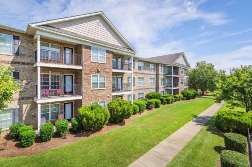 Apartments-in-Fayetteville-NC-Stone-Ridge-Apartments-in-Fayetteville-Exterior-Apartment-Building